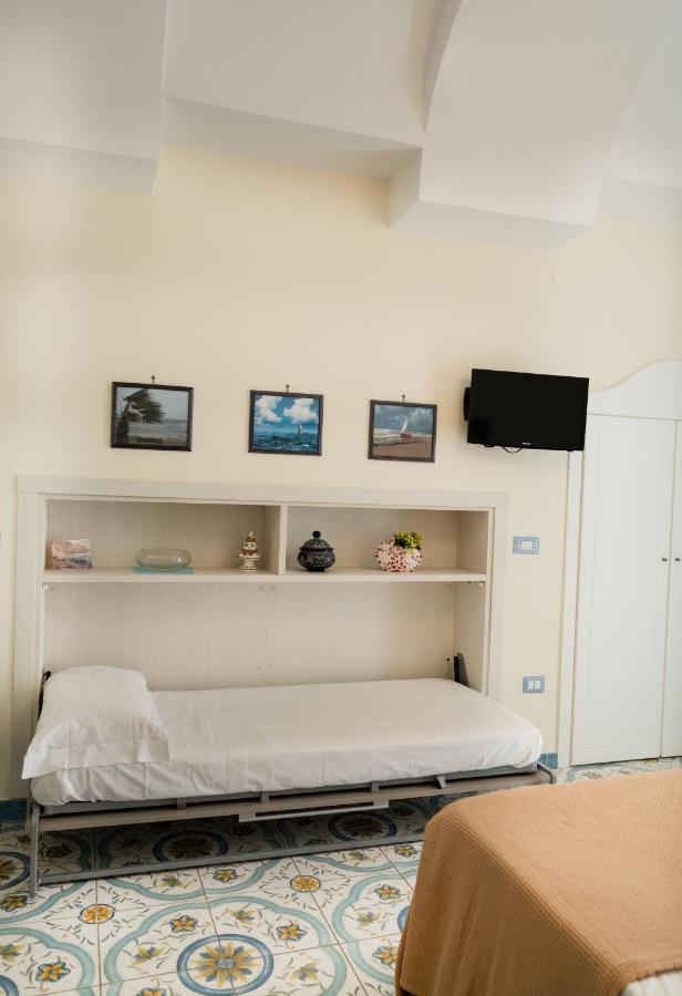 Libeccio - Apartment With Terrace And Sea View Maiori Exterior foto